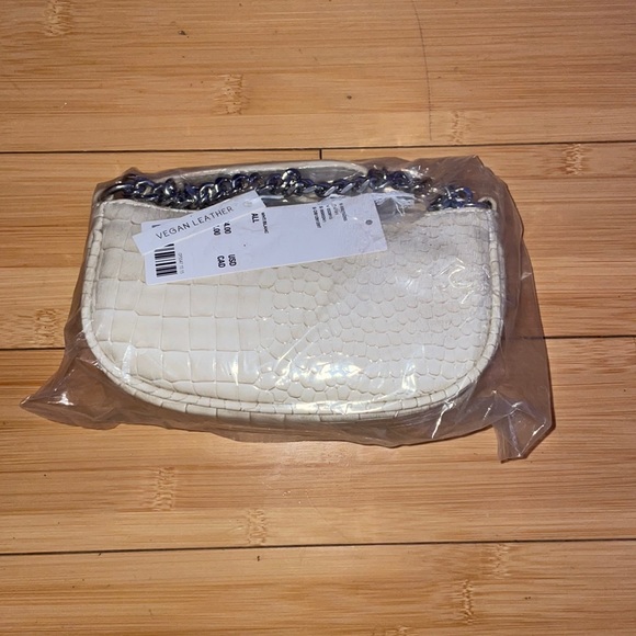 BRAND NEW UO Chic Purse - Picture 2 of 2